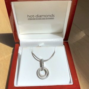 Hot Diamonds Necklace